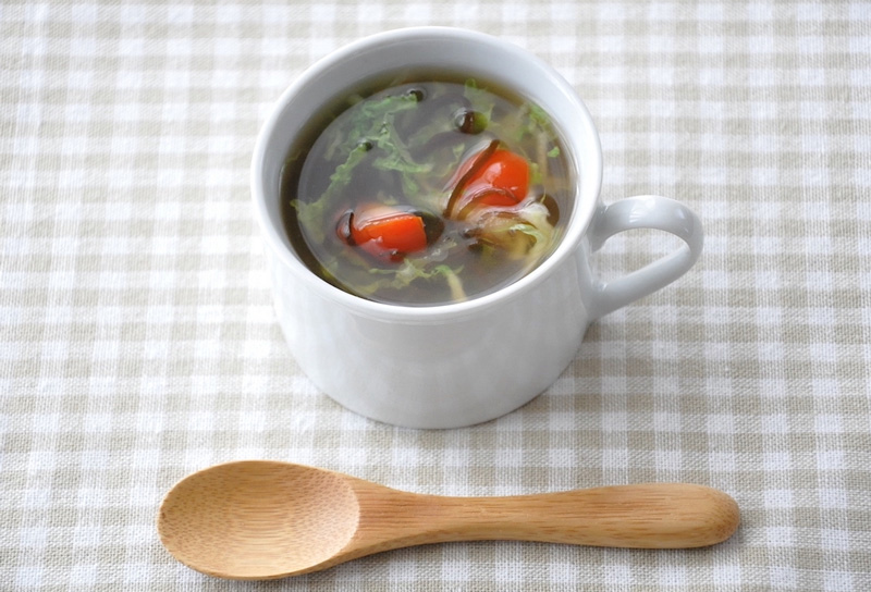 【写真】白菜とミニトマトの昆布スープ