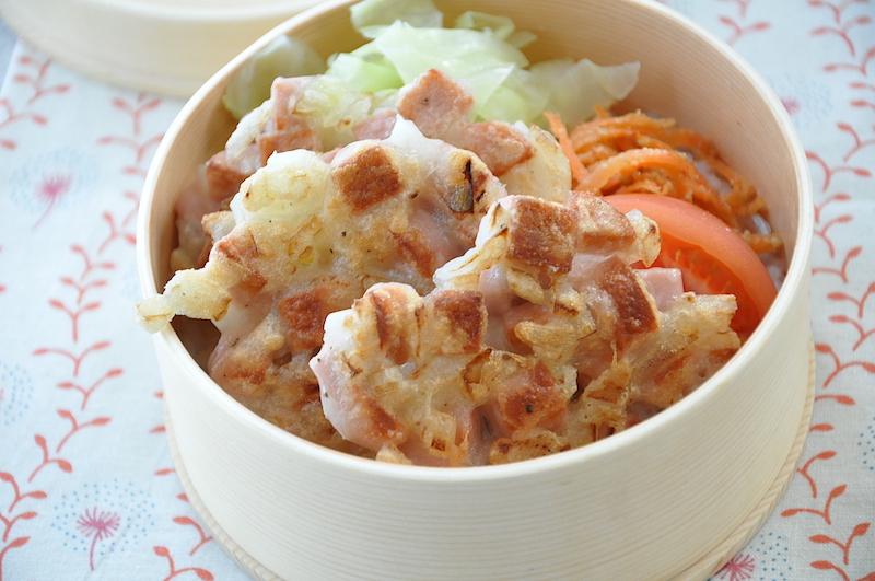 【写真】魚肉ソーセージと玉ねぎの揚げ焼き